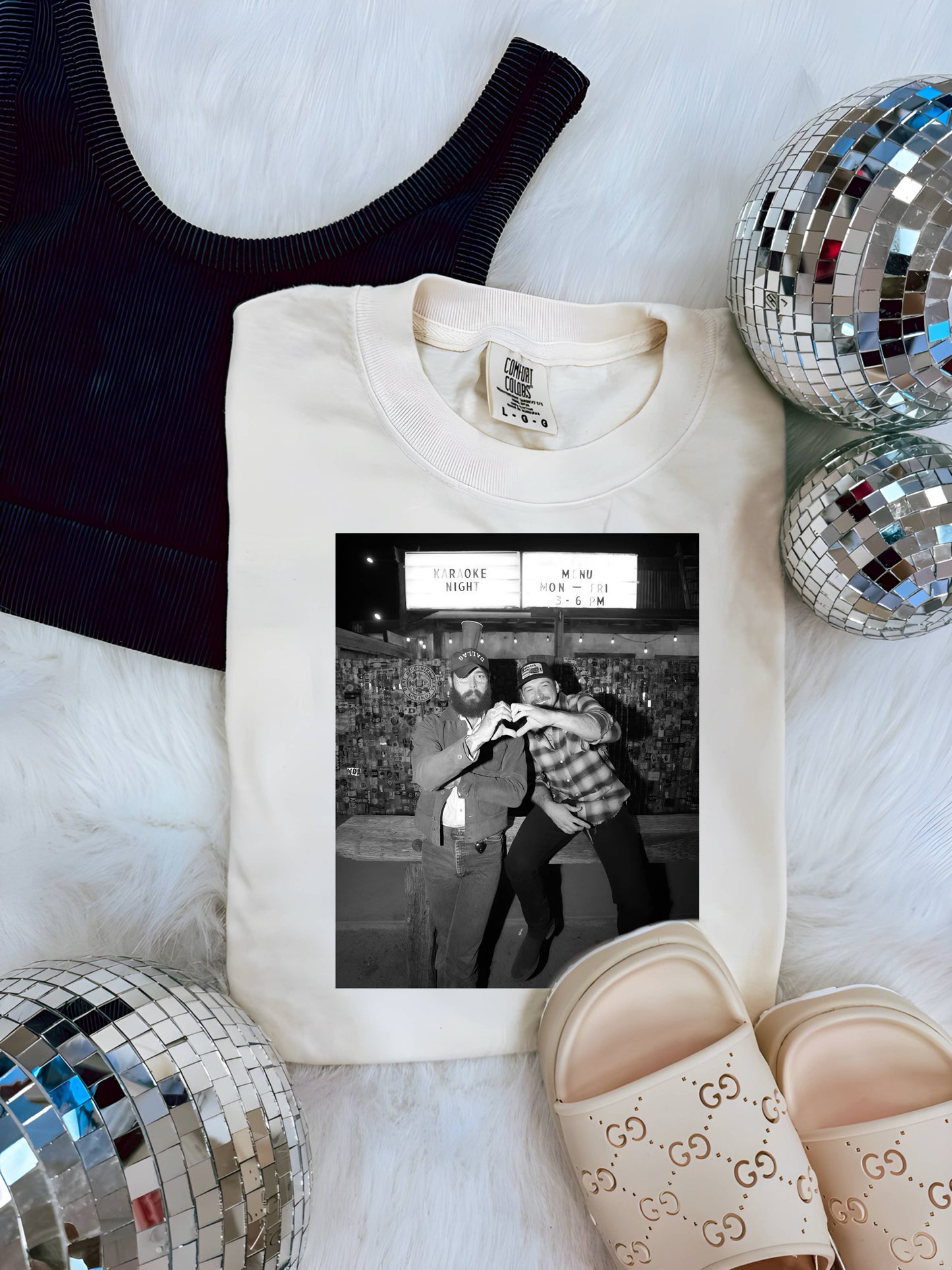 Morgan wallen & post Malone making a heart tee shirt